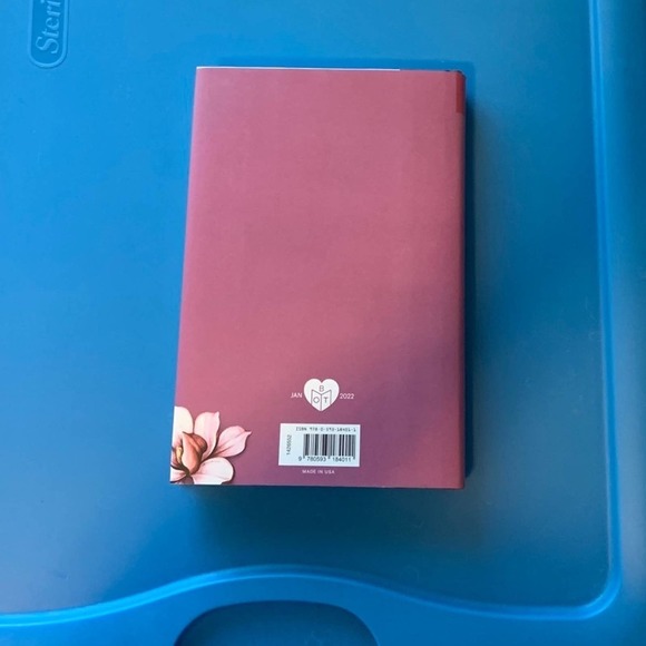 The Magnolia Palace Hardcover Book‎ - Picture 3 of 3